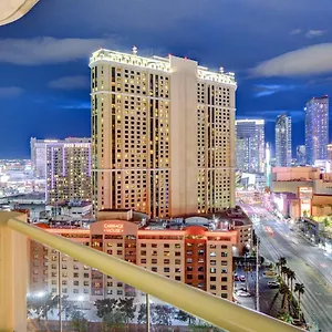 Lucky Gem Penthouse & Luxury At Signature Resort, Balcony Strip View 1607 Hotel